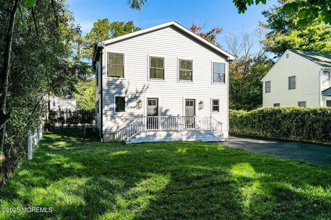 Building Photo - 516 River Rd