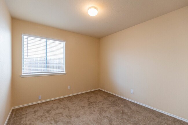 Building Photo - 2476 Medina Dr