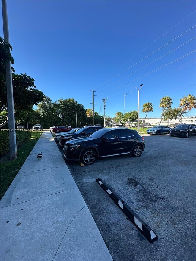 Building Photo - 15600 NW 7th Ave