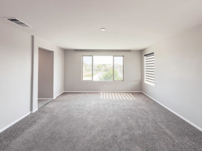 Building Photo - Beautiful 2 Story 5 Bedroom SOLAR Home + L...