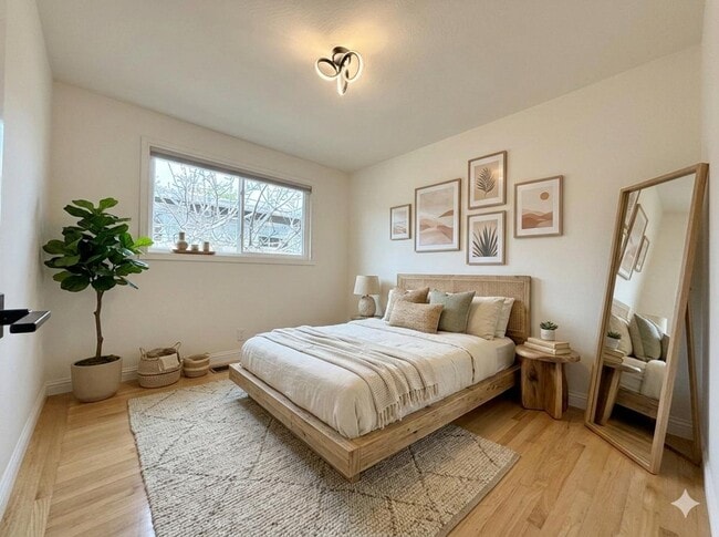 Building Photo - 705 Santa Rita St