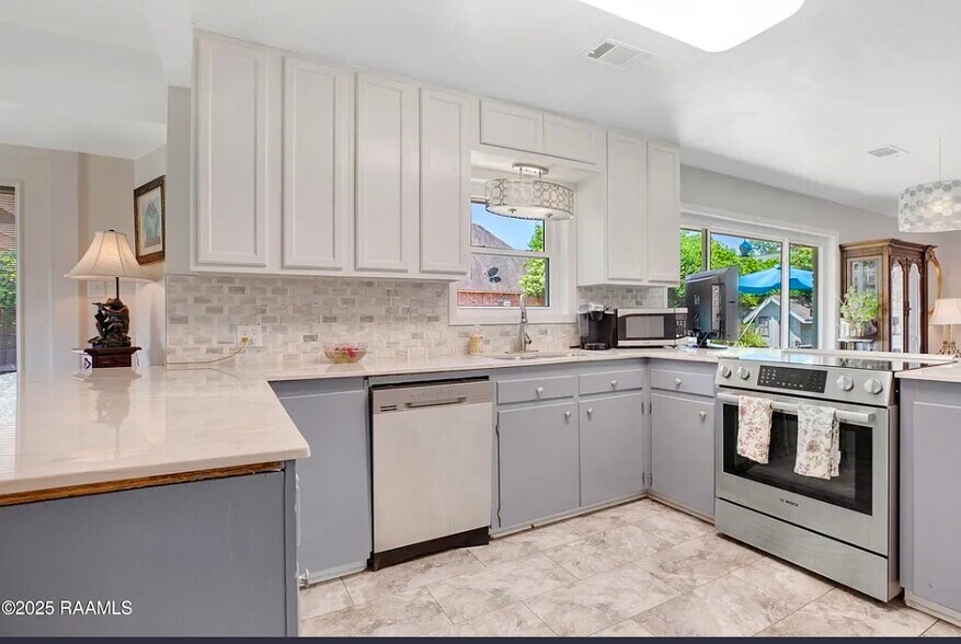 Kitchen - 113 Templeton Dr