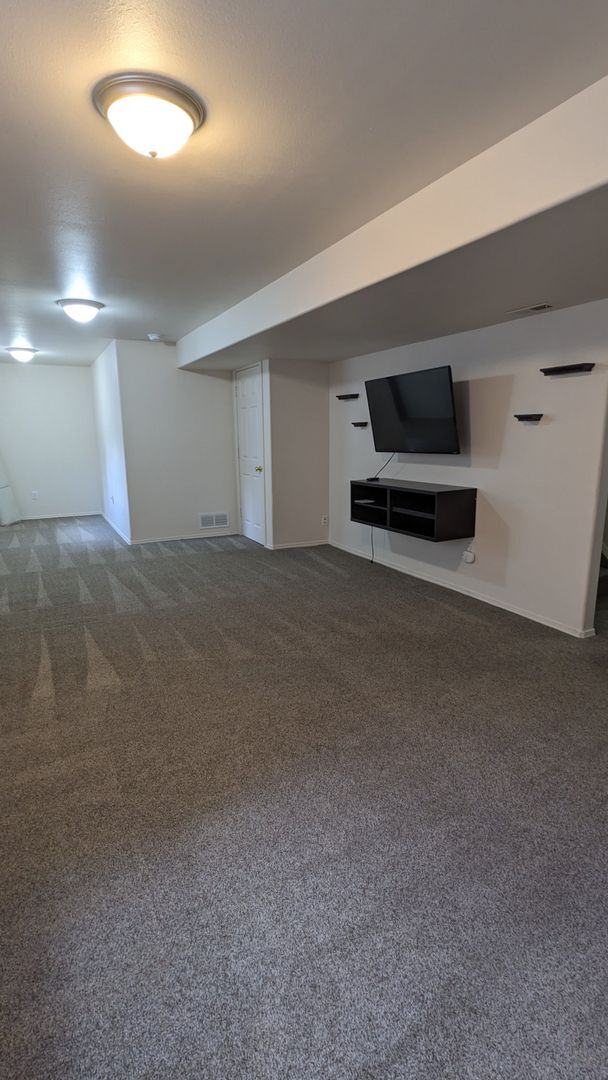 Building Photo - MODERN TWO STORY 3 BED/2.5 BATH WITH FENCE...