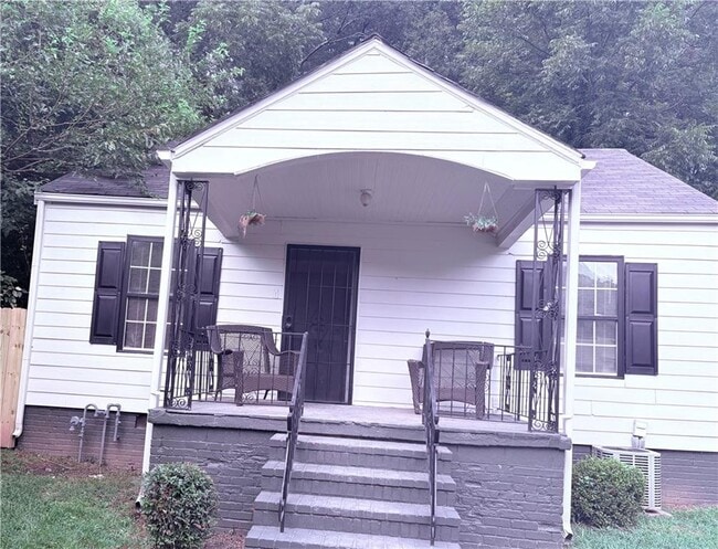 Primary Photo - 1521 Mims St SW