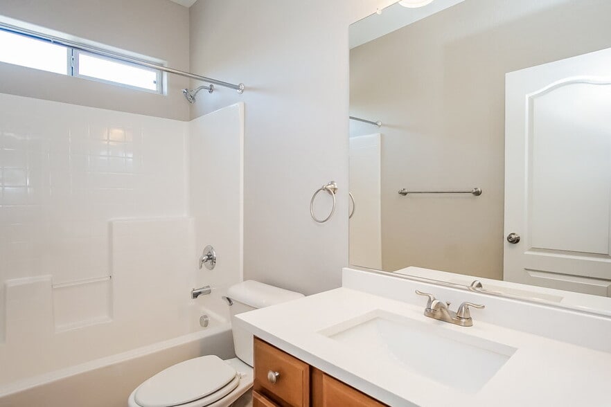 Building Photo - 10563 La Campana St