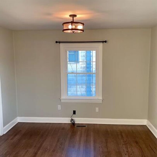 Building Photo - For Rent – 3 Bed, 1 Bath Home in Bristol, ...