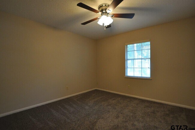 Building Photo - 2806 Amy Ln