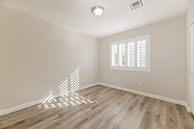 Building Photo - 6310 Standing Elm St