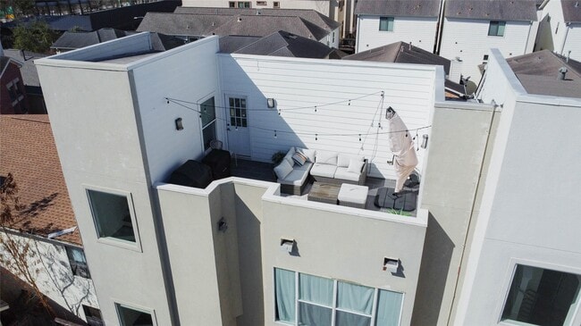 Building Photo - 5715 Larkin St