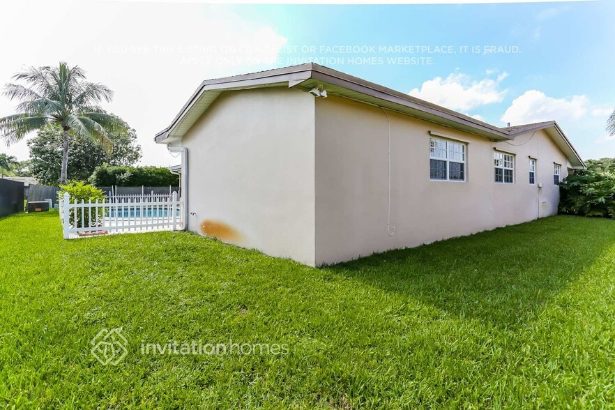 Building Photo - 10900 NW 19th St