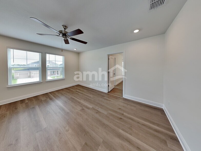 Building Photo - 5950 Pinewood Ests Dr