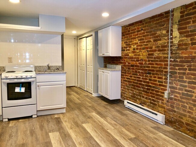 Building Photo - Unit for rent in Highlandtown