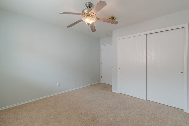 Building Photo - 164 Springtree Hollow