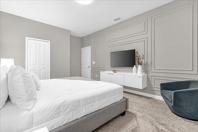 Building Photo - 9052 Sommerset Hills Dr