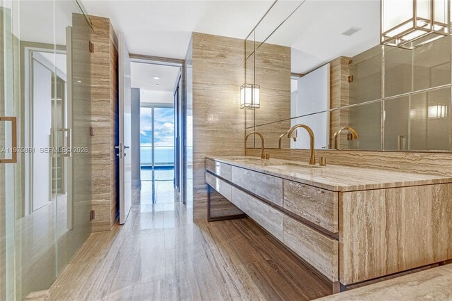 Building Photo - 18975 Collins Ave