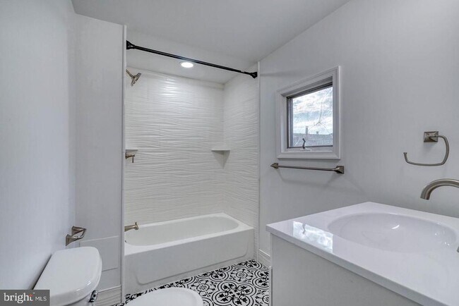 Building Photo - 2658 E Dauphin St