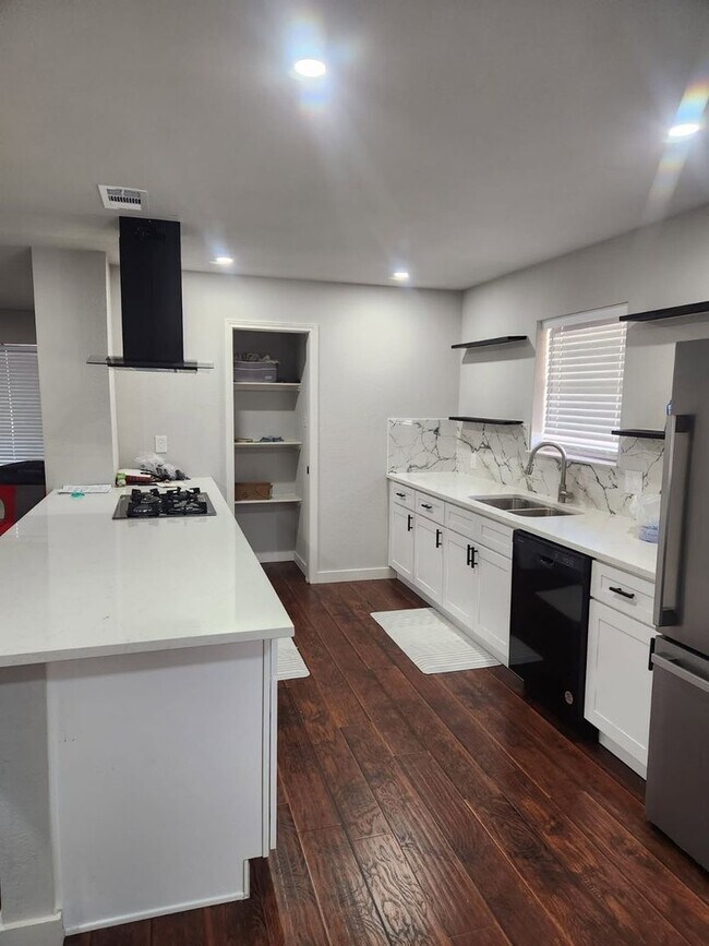 Building Photo - Spacious 4BR House in Dallas