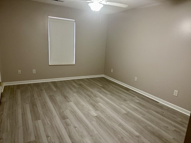 Building Photo - 1627 Maple View Way