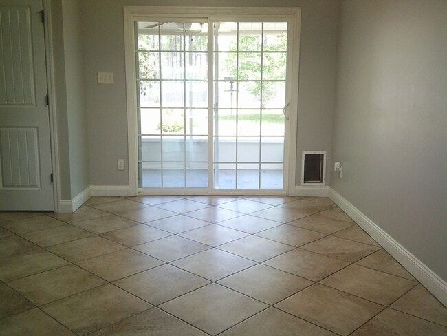 Building Photo - Spacious 3BR Home with Screened Porch, Fenced Backyard & Wired Shop in North Valdosta