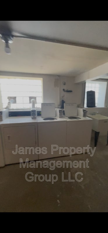 Building Photo - 3601 W Le Moyne St