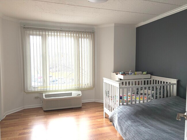 Building Photo - 1 One Renaissance Pl