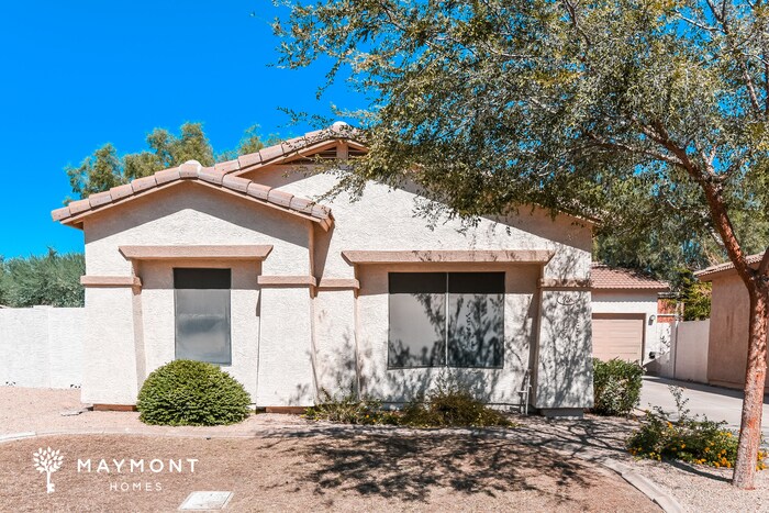 Primary Photo - 926 E Madeline Dr