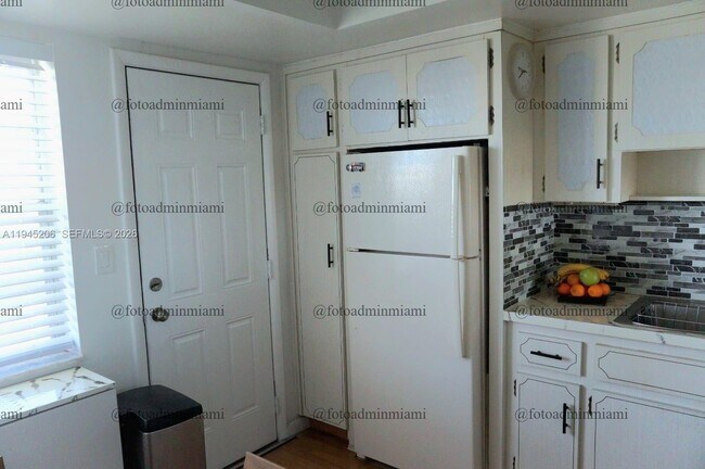 Building Photo - 1481 NE Miami Gardens Dr