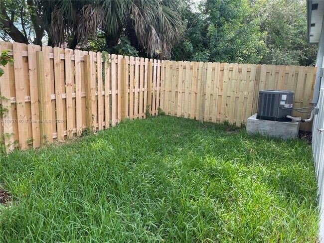 Building Photo - 638 NW 15th Ave