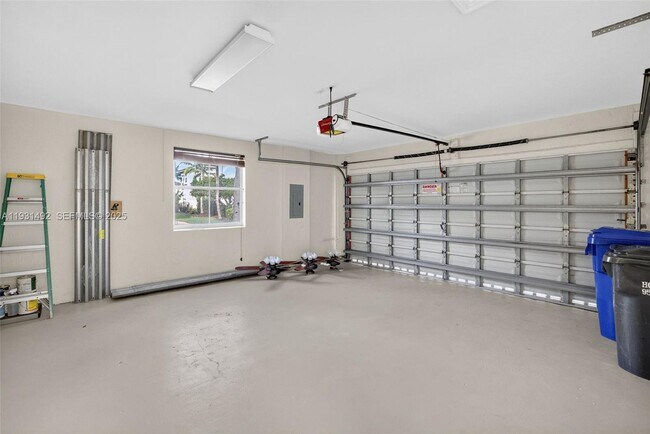 Building Photo - 940 Harbor View N