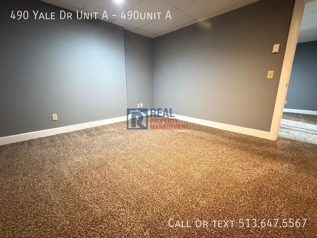 Building Photo - 490 Yale Dr