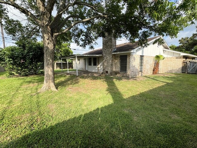 Building Photo - 102 Tanglewood Dr