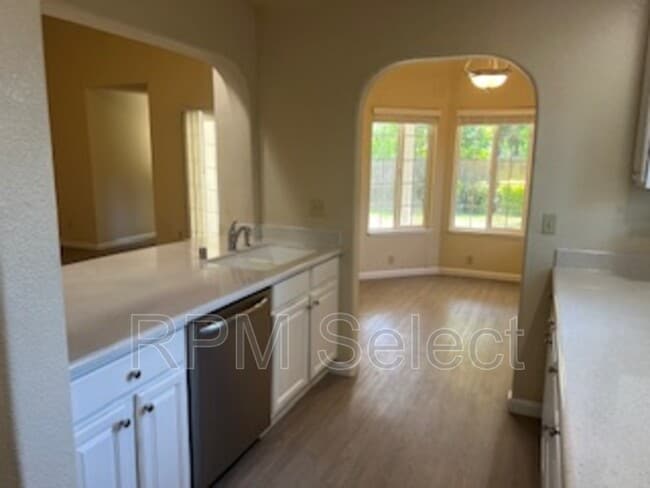 Building Photo - 4534 Whitney Ave