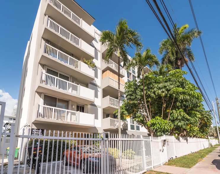 Building Photo - 1670 Bay Rd