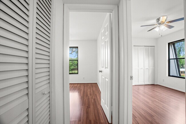 Building Photo - 7690 Courtyard W Run