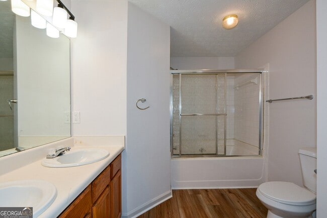 Building Photo - 5460 Hampton Ct
