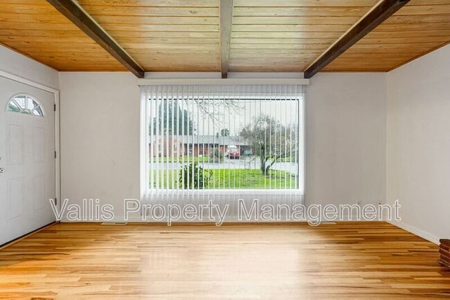 Building Photo - 389 Appleblossom Ave N