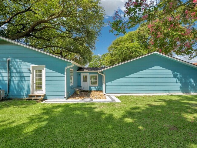 Building Photo - 683 Water View Dr