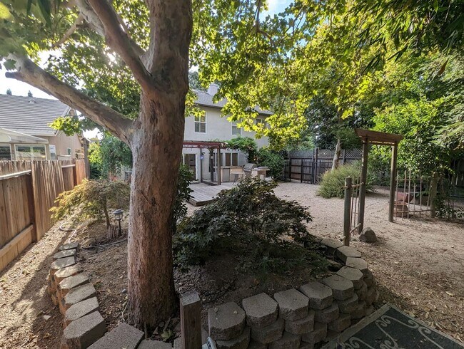 Building Photo - Beautiful 3bed 2.5bath 2 story home located in Rivergate Gated Community