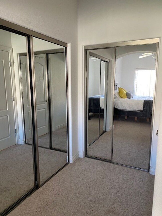 Building Photo - 3 BR + Bonus, Fully furnished, Includes Ut...