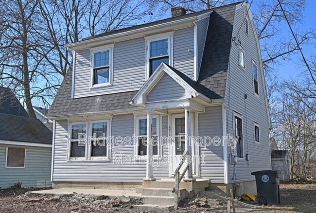 Primary Photo - 2213 Ravenwood Ave