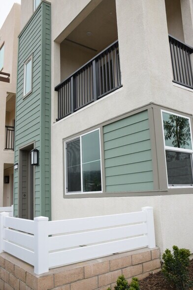 Building Photo - 1630 Saratoga Ln