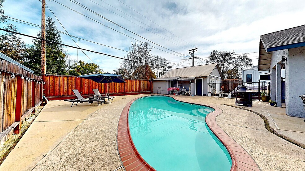 Building Photo - 204 N Santa Ana Ave