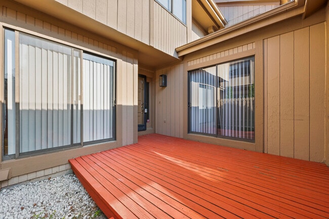 Building Photo - 5353 Wright Way S