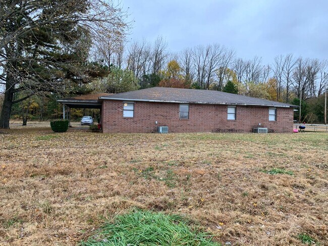 Building Photo - 1307-09 N. Arkansas duplex