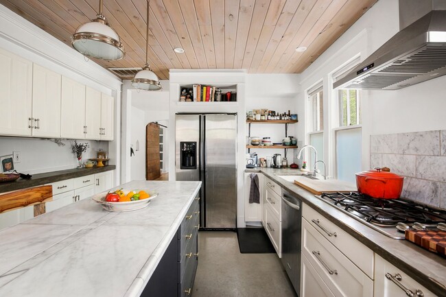 Building Photo - 803 E Ellsworth Ave