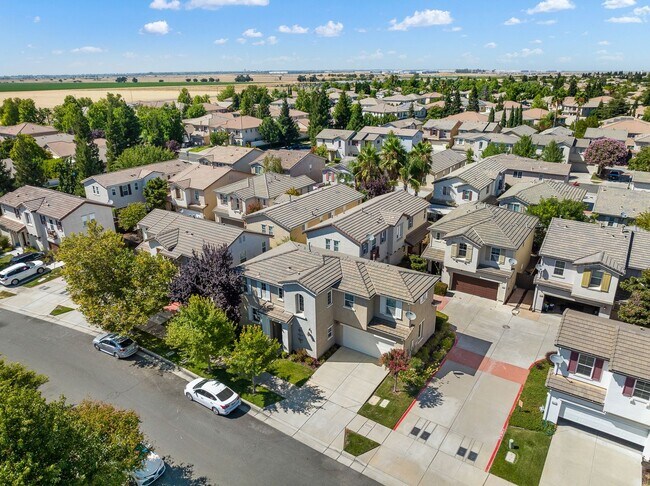 Building Photo - NICE TWO STORY TOWNHOME IN NATOMAS!