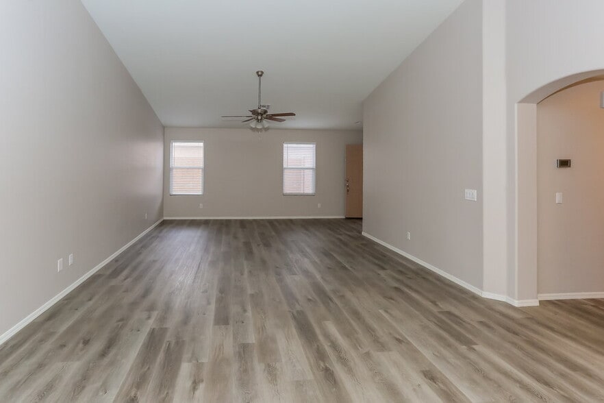 Building Photo - 2322 S 65th Dr