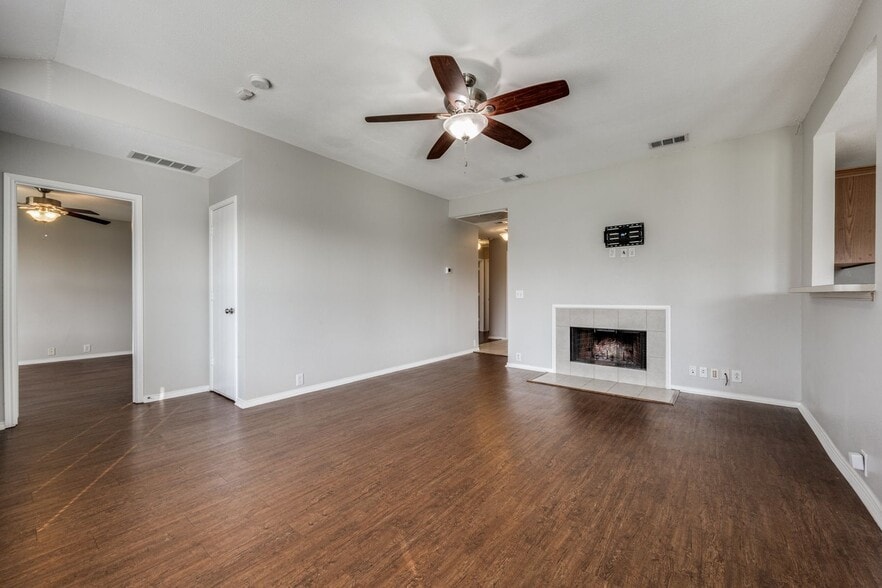 Building Photo - 4313 Sonoma Dr