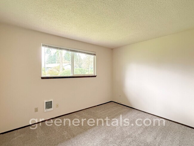 Building Photo - 2BD/1BA West Olympia Duplex