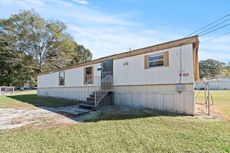 Building Photo - Updated 2BR/1BA Trailer in Muscle Shoals –...